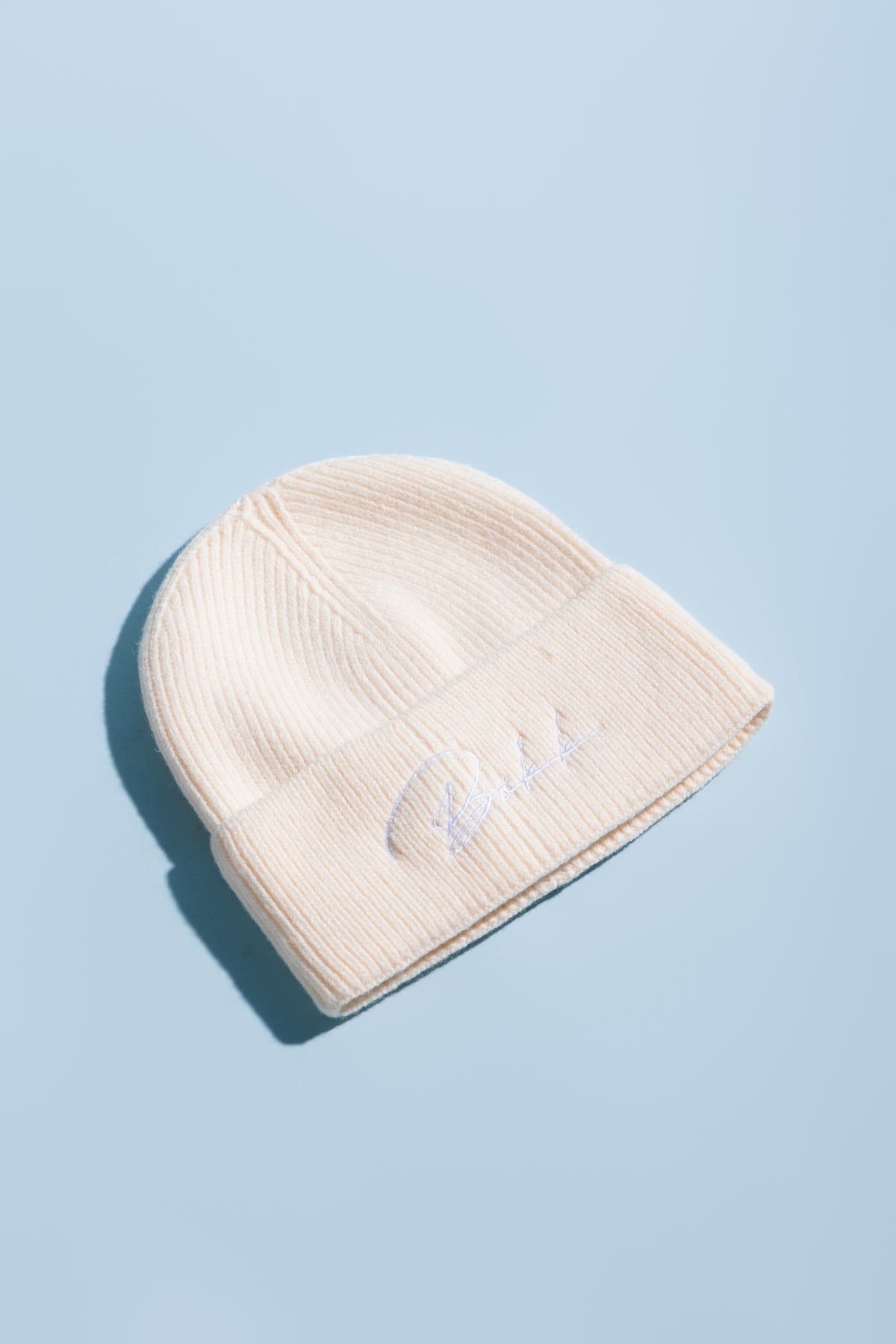 New beanie in Off-white colour
