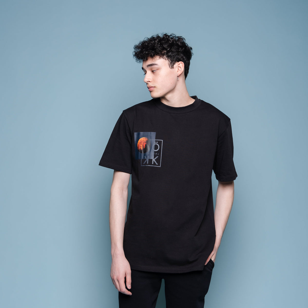 OVERSIZED T-Shirts in der farbe Universe black