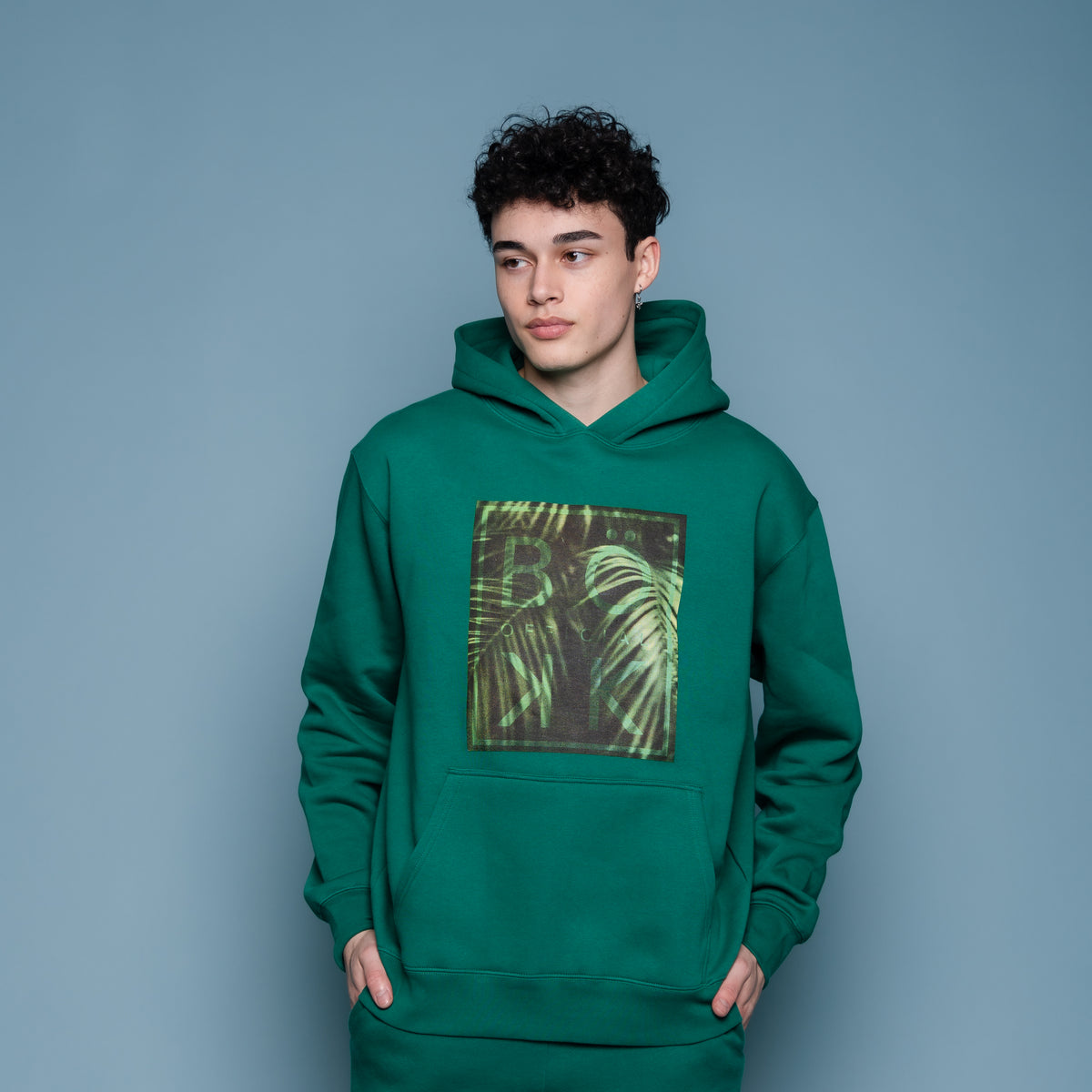 Kapuzenpullover in der farbe Forest green
